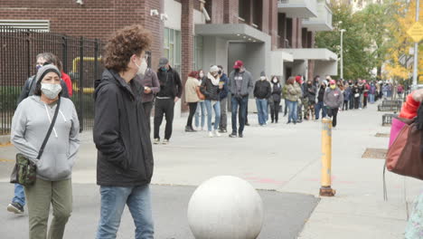 A-line-of-people-waiting-to-vote-in-the-2020-Presidential-Election-in-New-York
